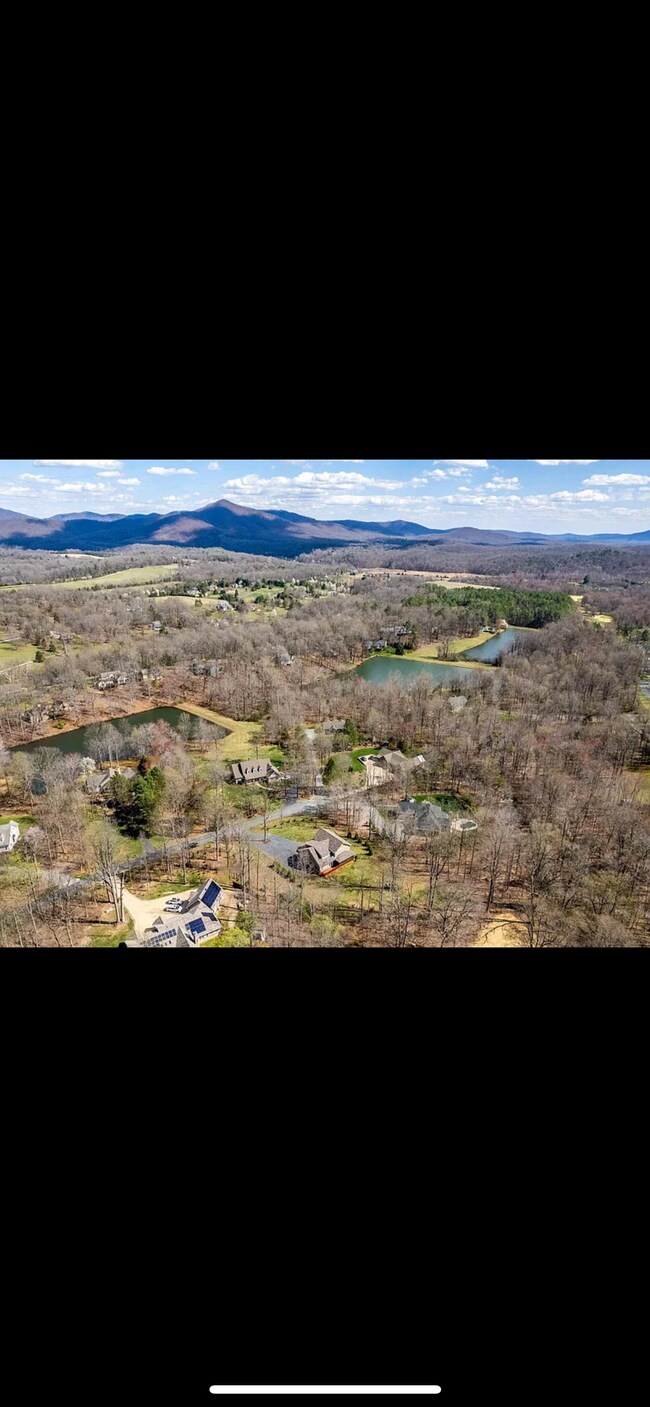 Building Photo - 78 Fox Run
