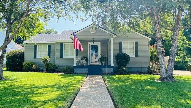 Foto del edificio - Three bedroom one bath!