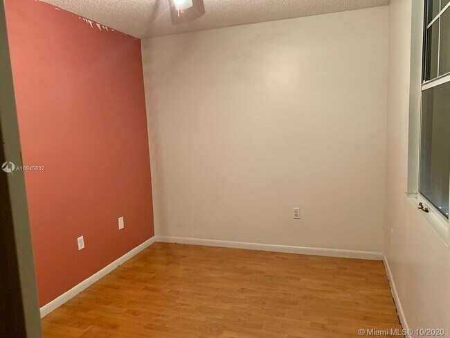 Foto del edificio - 3380 NW 197th Terrace