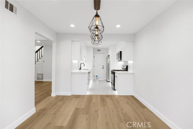 Foto del edificio - 7435 Shadyglade Ave