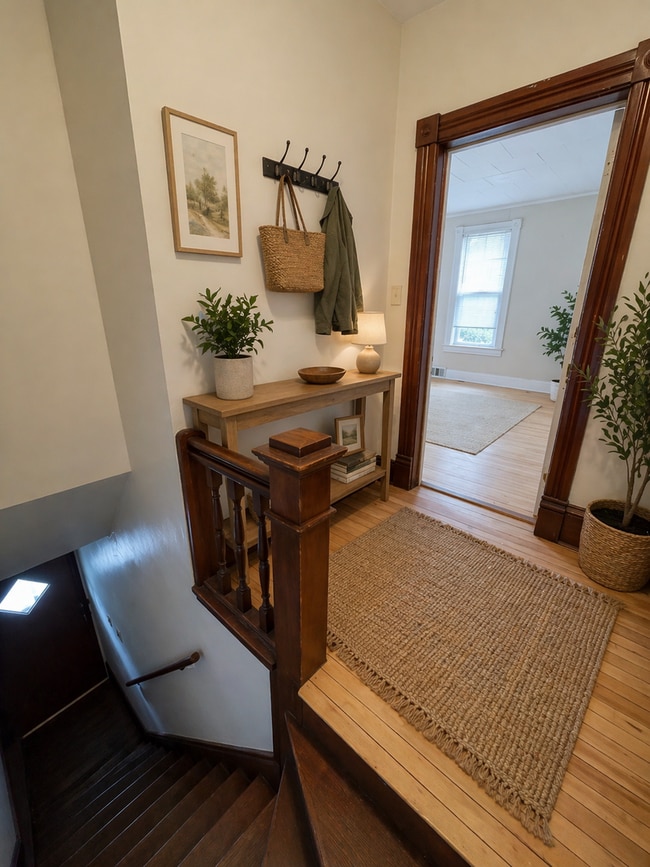 Building Photo - 1302 W 1st St