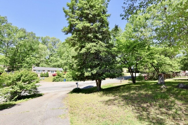 Building Photo - 2605 Seacliff Cir
