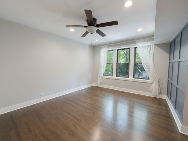 Building Photo - 4004 N Bell Ave