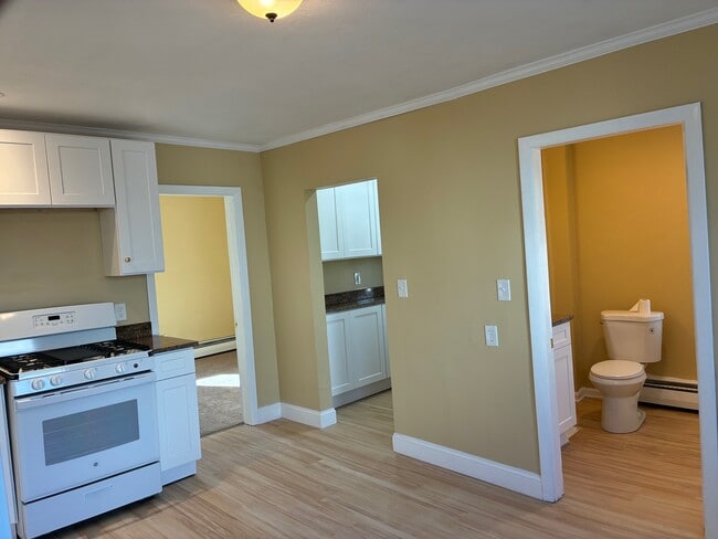 Building Photo - 9 Proctor St