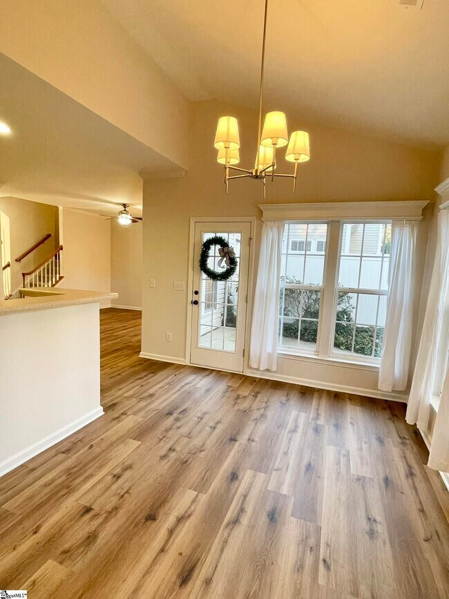 Foto del edificio - 361 Moonstone Dr