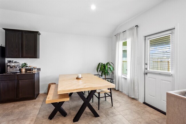 Foto del edificio - 7510 Carson Ct