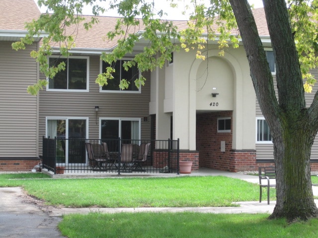 Zion Senior Apartments - 420 N Sawyer St