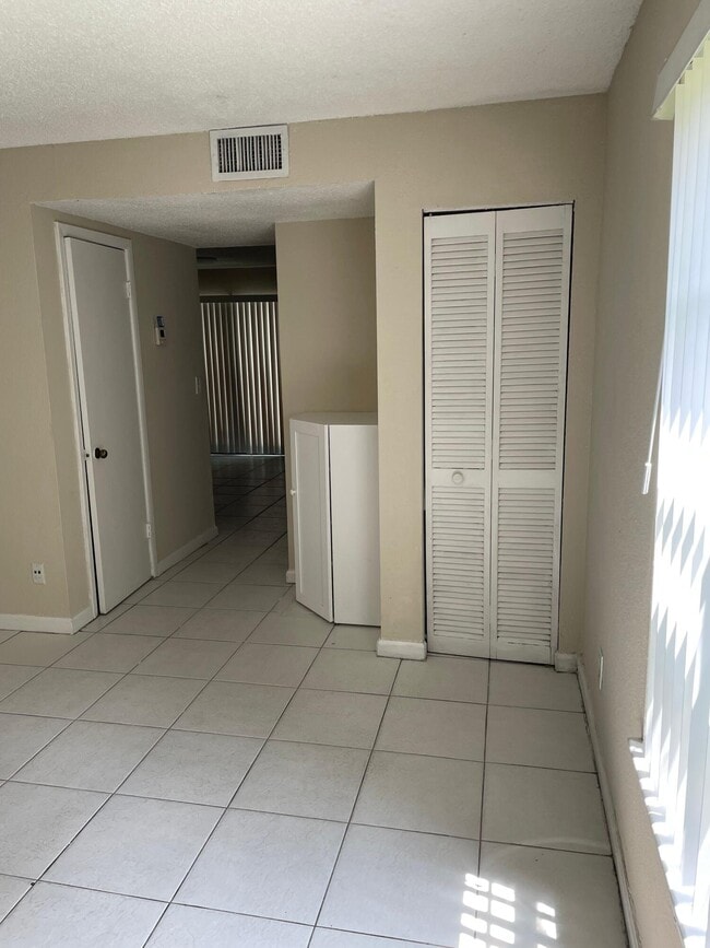 Building Photo - 3529 Coral Springs Dr
