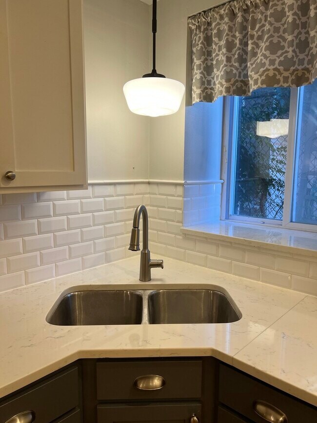 Foto del edificio - 4717 N Beacon St