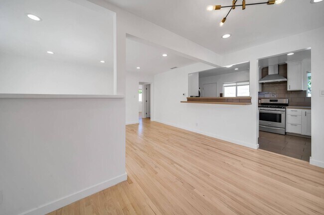 Dining Room - 4225 Beethoven St