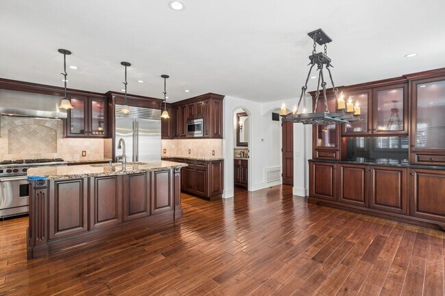 Foto del edificio - Charming 3BD Home in Coveted Newport Heights