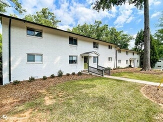 Building Photo - 711 Oakview Rd