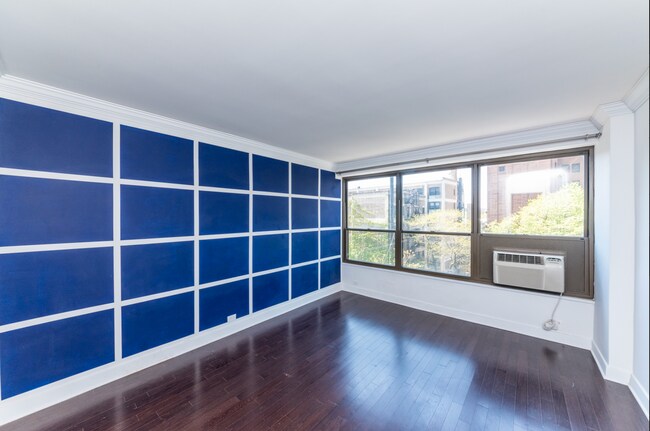 Foto del edificio - 2930 N Sheridan Rd