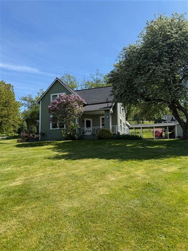 Building Photo - 4 Bedroom, 1 Bathroom Home in Bow!