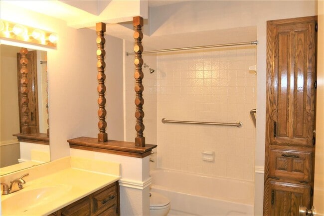 Foto del edificio - 2203 Glen Forest Ln