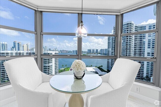 Building Photo - 3500 Mystic Pointe Dr