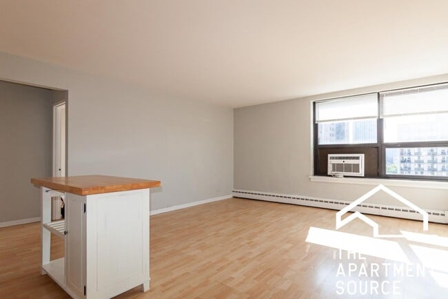 Photo - 445 West Wellington Avenue #12B Apartment