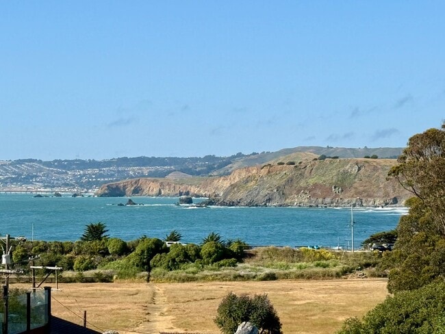 Building Photo - 1383 Grand Ave