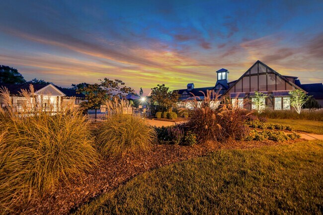Building Photo - Well-kept ONE LEVEL home in the highly des...