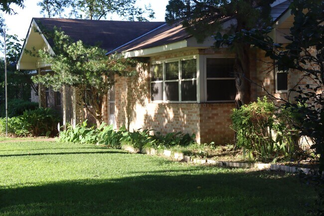 Building Photo - Single Family Home