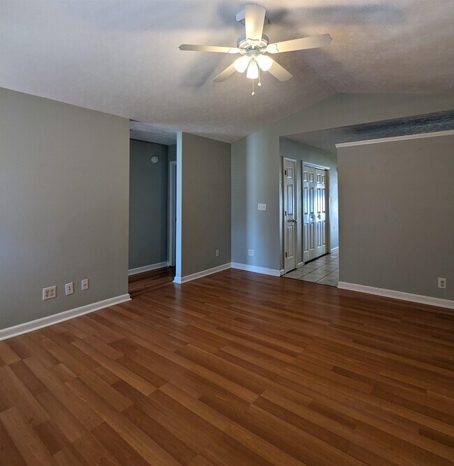 Foto del edificio - 8031 Resin Rd
