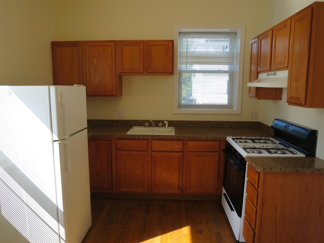 Building Photo - 64 Vinal Ave