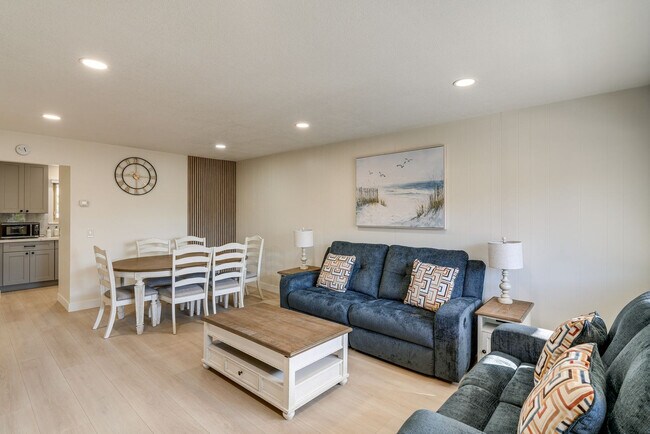 Building Photo - 440 Dela Vina Ave