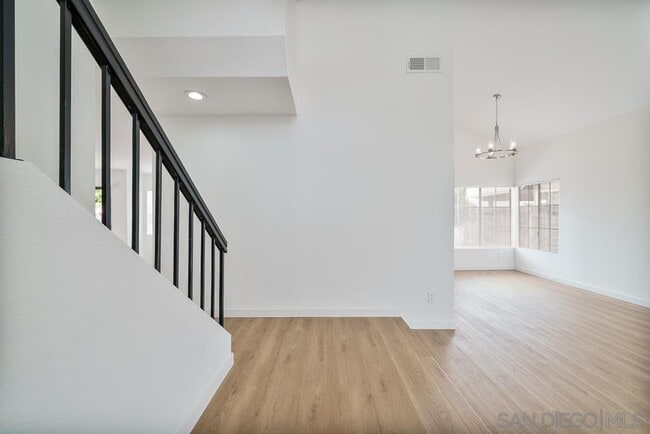 Building Photo - 9585 Pipilo St