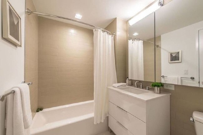 Foto del edificio - 534-536 W 43rd St