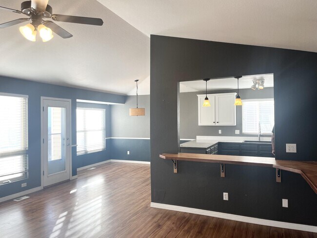 Building Photo - 628 Sumac St