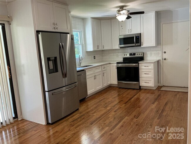 Building Photo - 203 Valleydale Dr