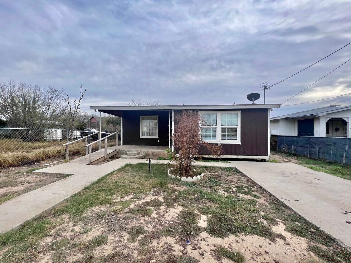 2703 Chestnut St, Laredo, TX 78046 House for Rent in Laredo, TX