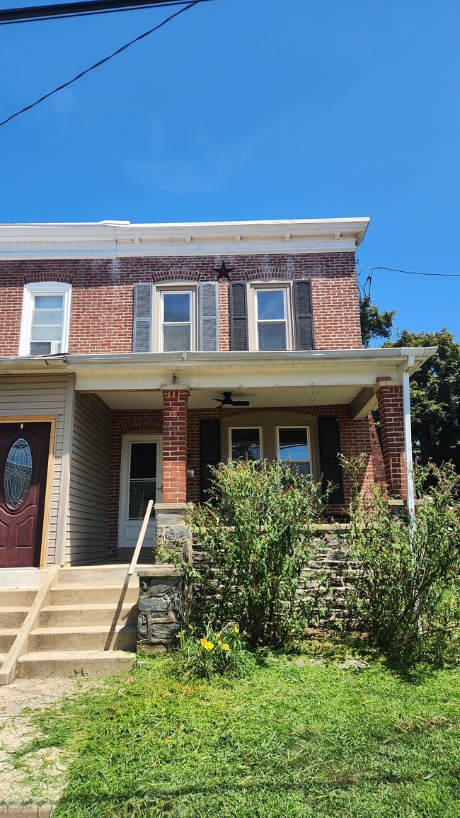 Building Photo - 417 Llanerch Ave