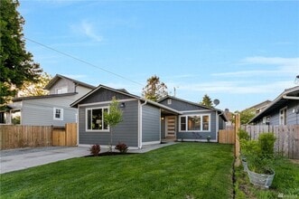 Building Photo - 510 N 103rd St