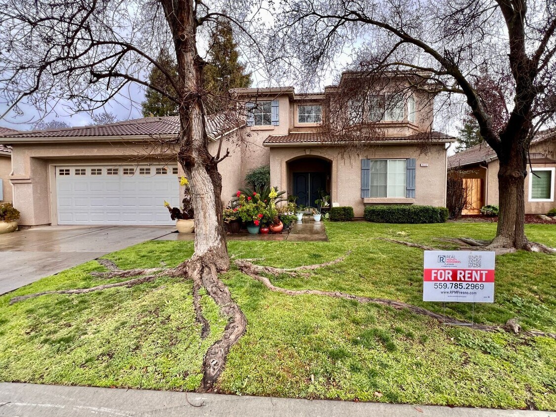 Foto principal - $3,095 Teague & Chestnut, 5 Bedroom Home -...