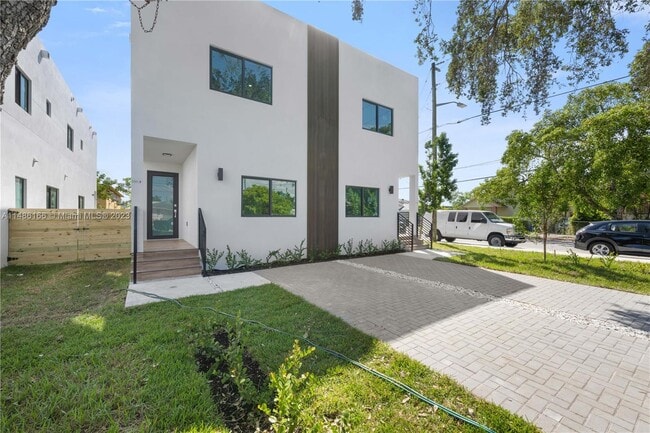 Building Photo - 2501 NW 19th Ave