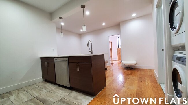 Building Photo - 539 Lenox Ave