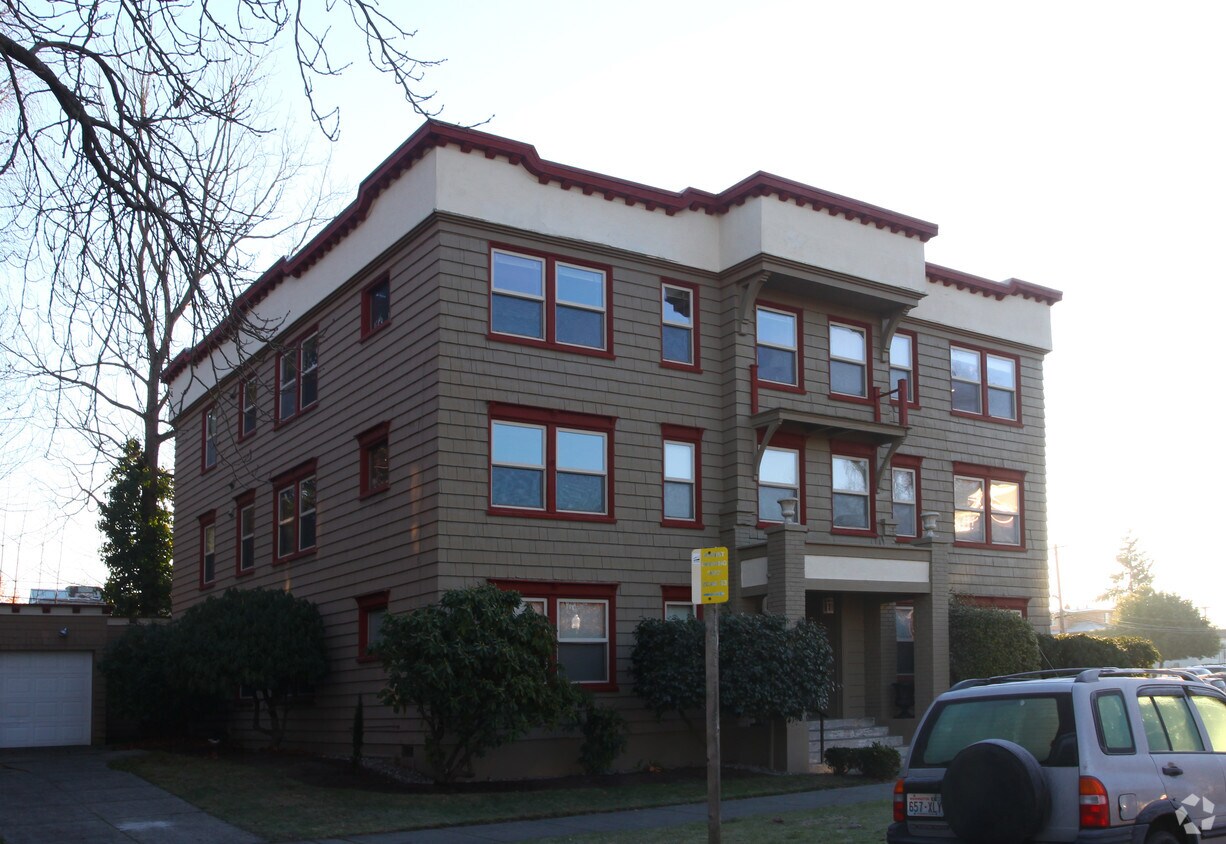 Building Photo - Stringfellow Apartments