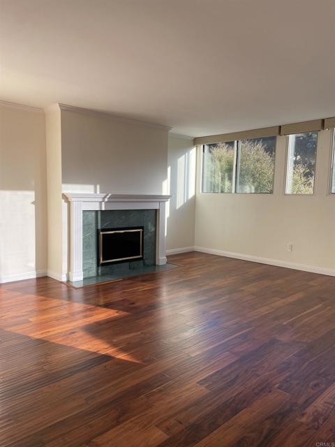 Foto del edificio - 2420 Torrey Pines Rd