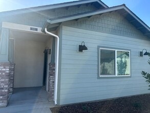 Building Photo - 510 S Summit St