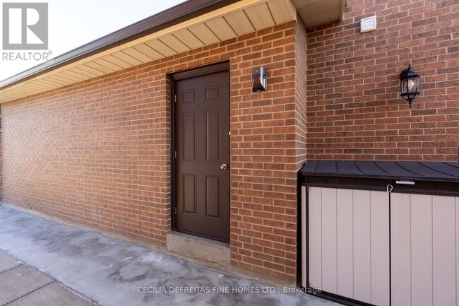 Building Photo - 39 Airdrie Dr