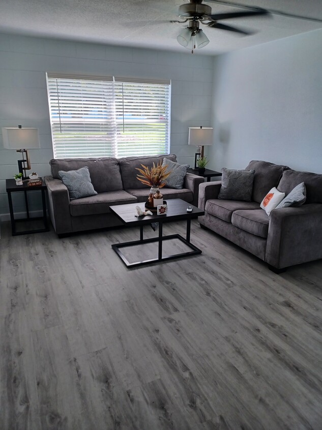 Sala de estar - New Smyrna Beach Apartments