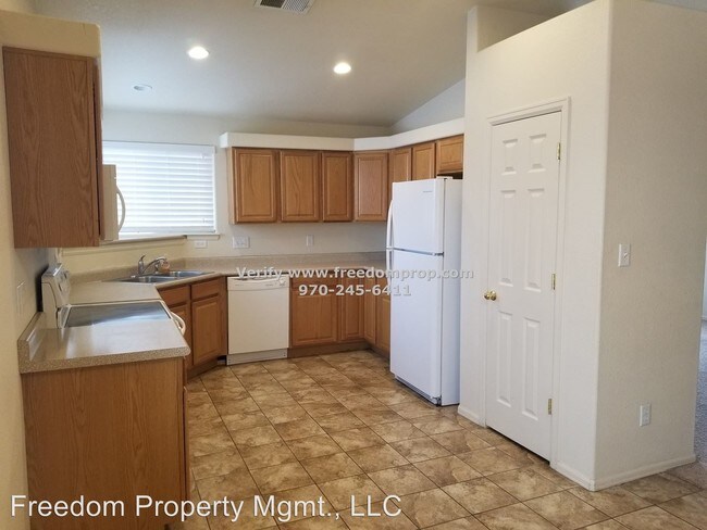 Building Photo - 2820 Columbine Park Court