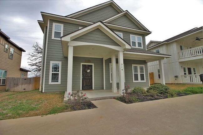 Photo - 314 Fairway Dr House