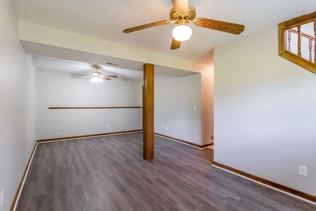 Building Photo - Stunning 3-Bedroom in Burlington