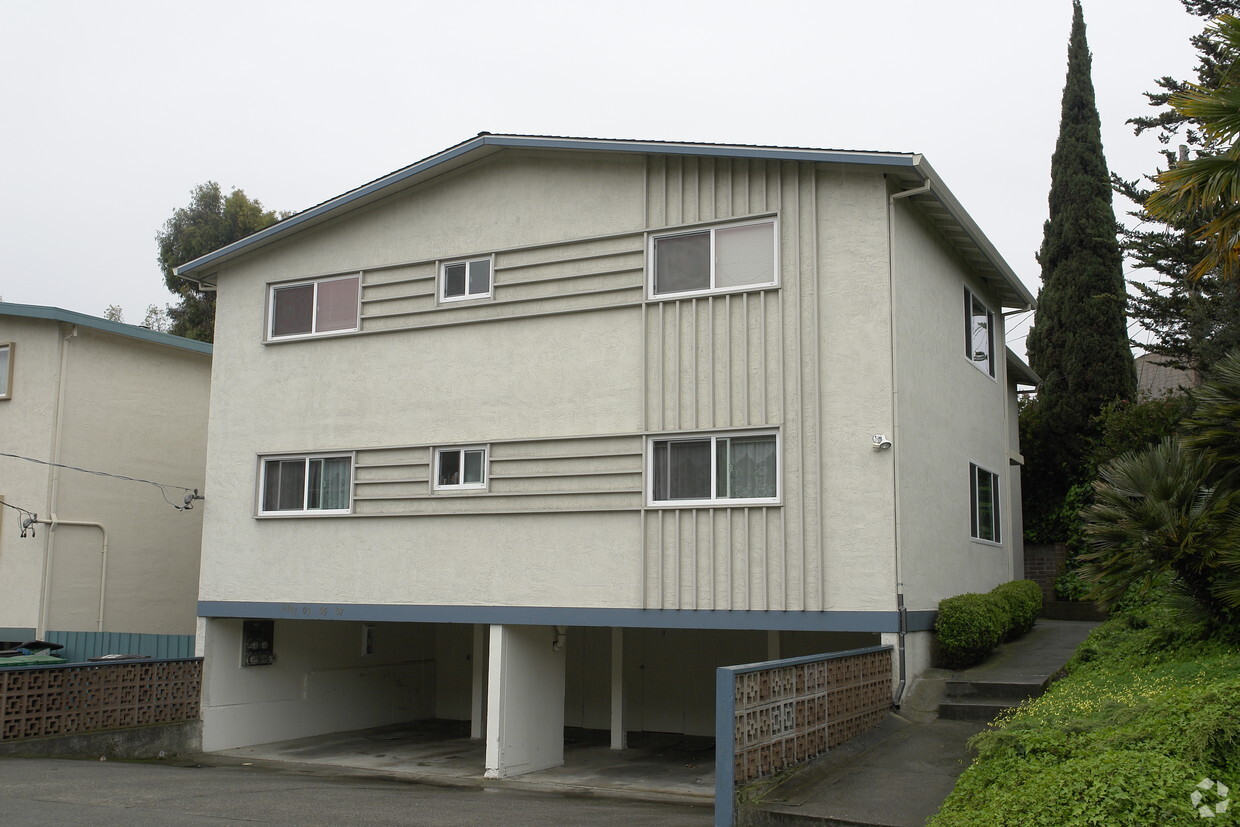 Building Photo - 2301-2307 Regent Way