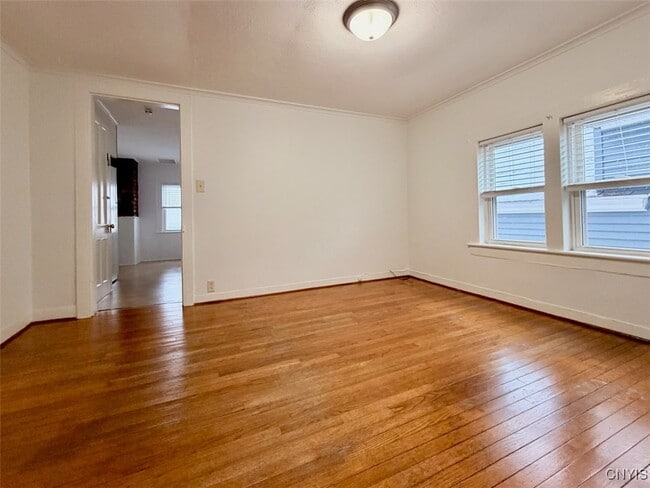 Foto del edificio - 88 E 5th St