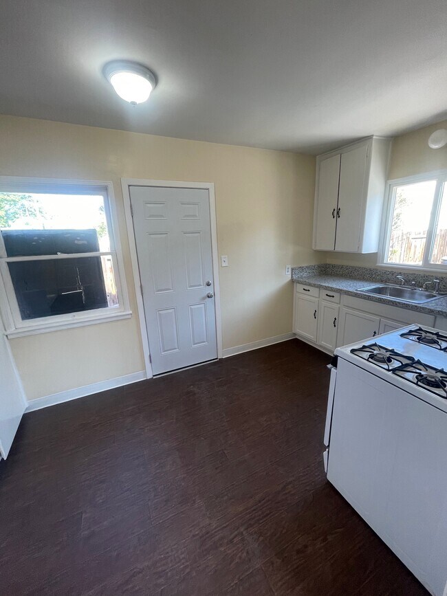 Foto del edificio - 2327 Chester Ln