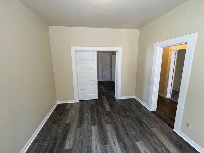 Building Photo - Wanda St, 1412