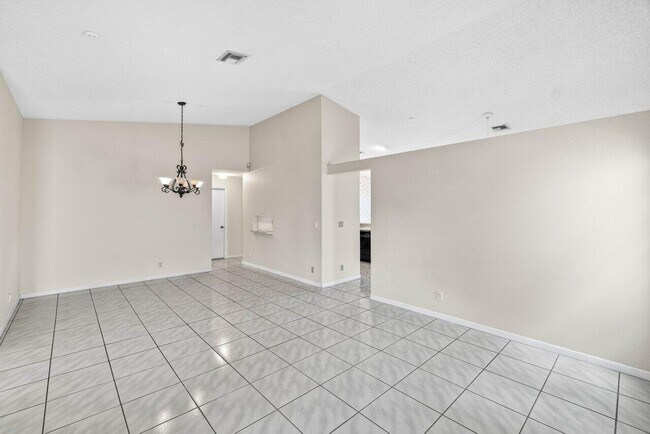 Foto del edificio - 10001 Country Brook Rd